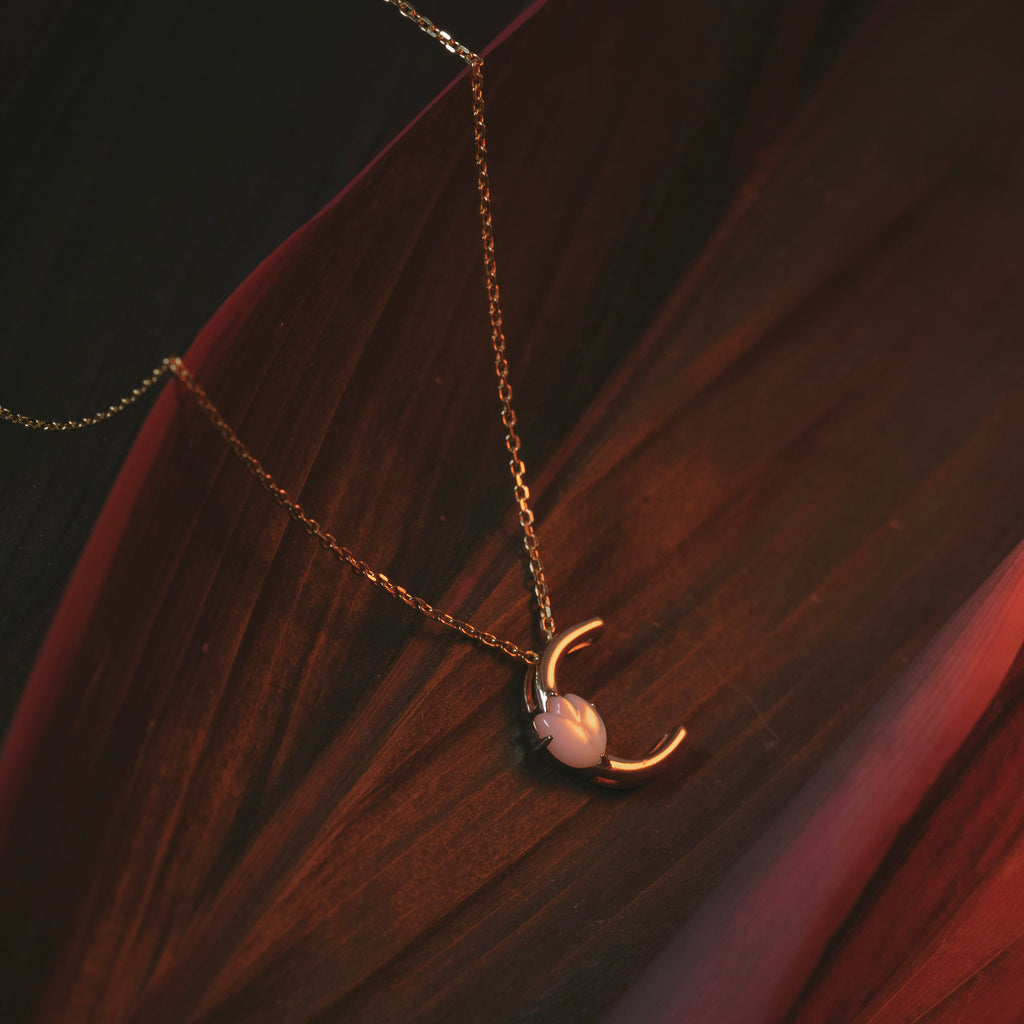 Reyna Alphabet Pendant in 14k Gold (Pre-Order)