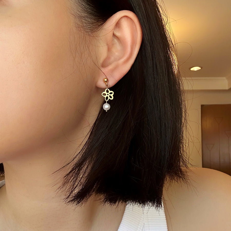 Daisy Earrings in Pearl (Pre-Order & Limited)