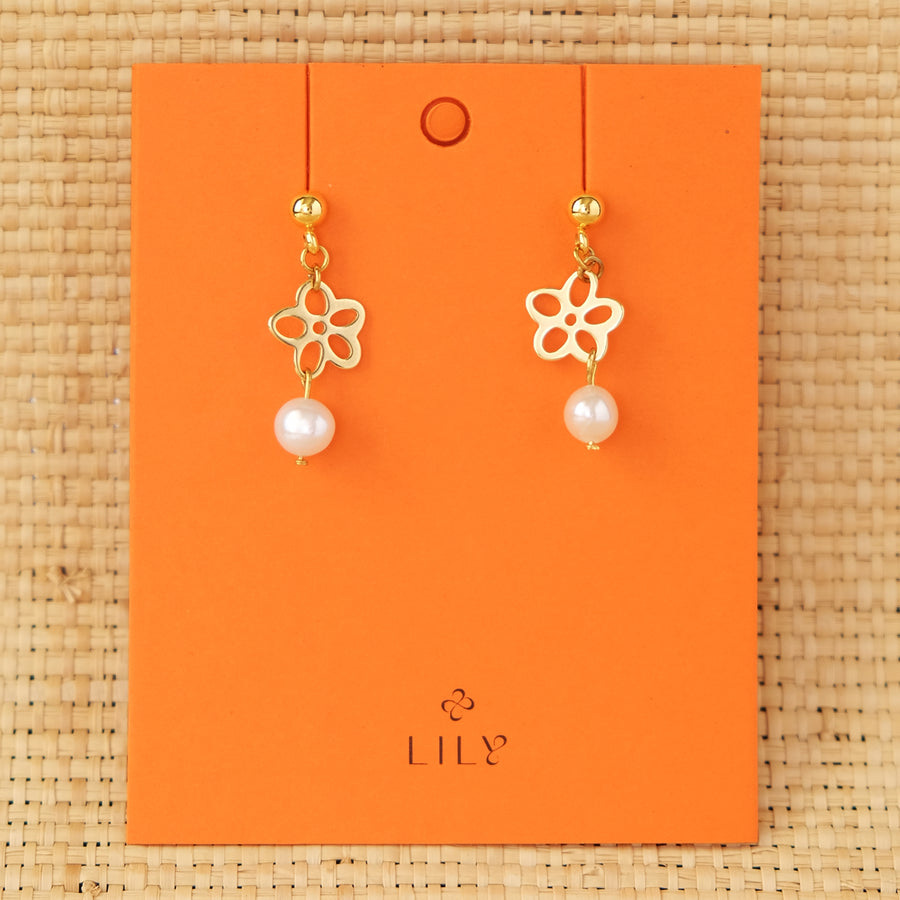 Daisy Earrings in Pearl (Pre-Order & Limited)